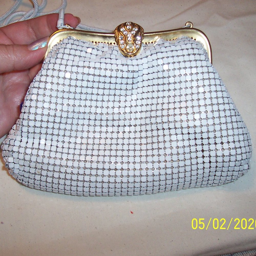 LA REGALE LTD WHITE METAL MESH EVENING BAG